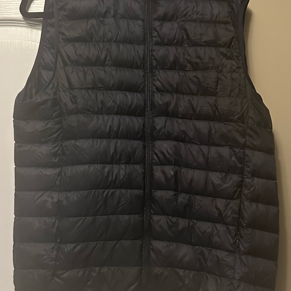 Uniqlo navy Puffer Vest - Picture 3 of 3